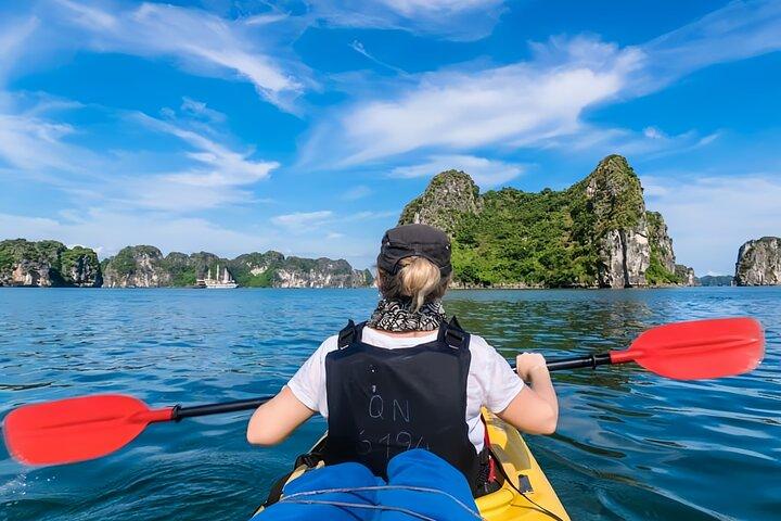 Kayaking Hiking Natação em HaLong Bay com um cruzeiro de luxo
