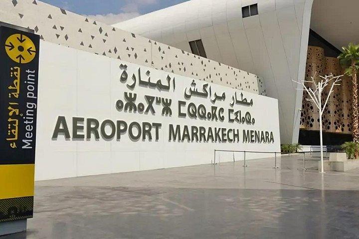 マラケシュ空港送迎 — プライベートRAKからホテルまたはリアドへ