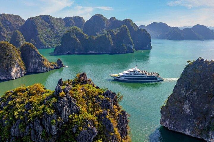 Sea Octopus Day Cruise og Ha Long Bay med Ti Top og Sung Sot