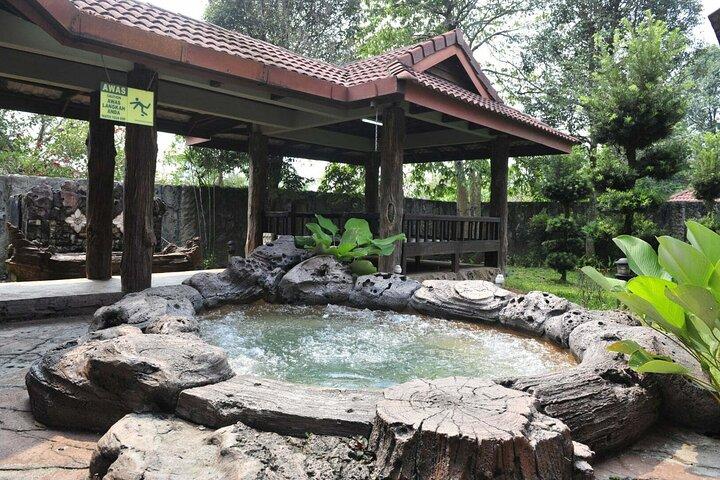 クアラルンプール発スンカイ温泉＆自然公園ツアー