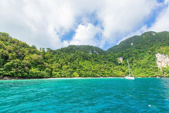 Phi Phi Khai and Bamboo Island Sunrise with Transfer from Phuket