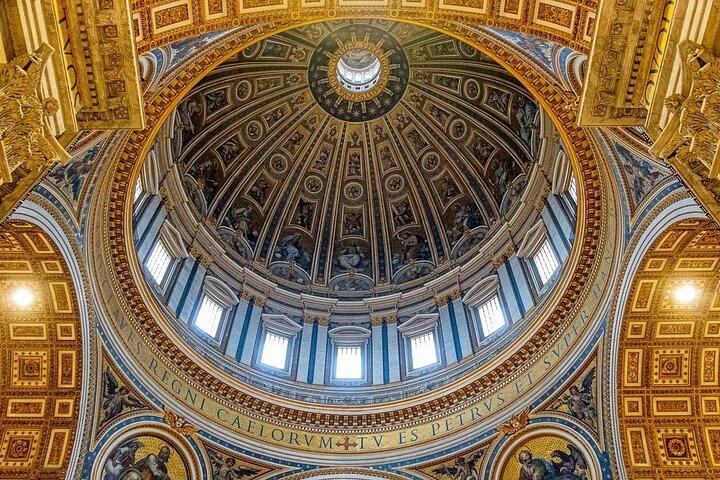 Vaticano : Basílica de San Pedro Anfitriona con opción Cúpula y Audioguía