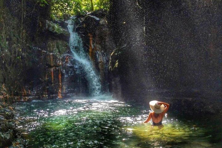 Tour de Escape y Cascada por la Selva Tropical de Manila