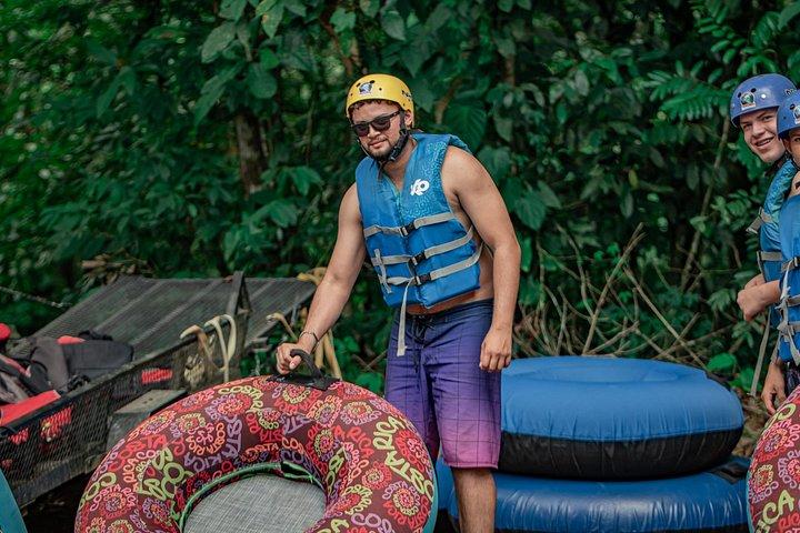 セレステ川の水上チューブ