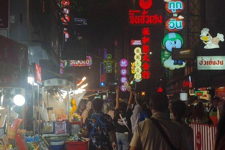 バンコクナイトトゥクトゥクツアー：屋台料理,隠れ家＆ホテルピックアップ
