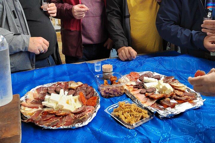 Tour de degustação de comida sérvia com E-scooters