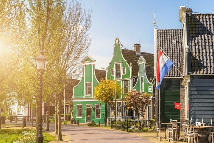 Zaanse Schans Luxury Private Bus Tour + Volendam/Edam (7 guests)