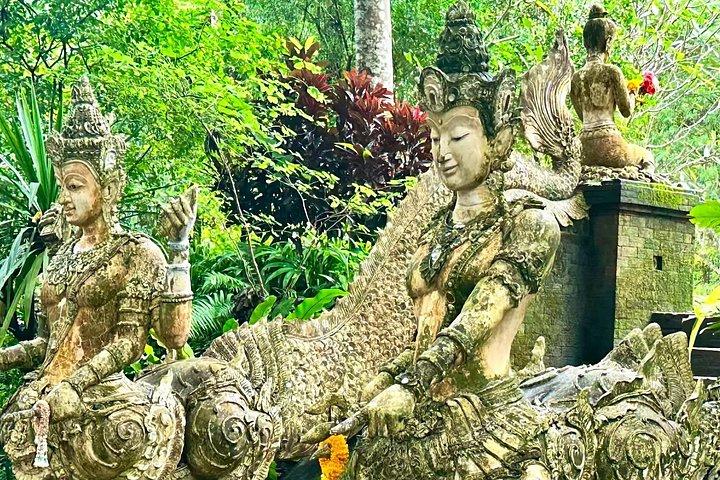 チェンマイ市内観光：象徴的な寺院と展望台