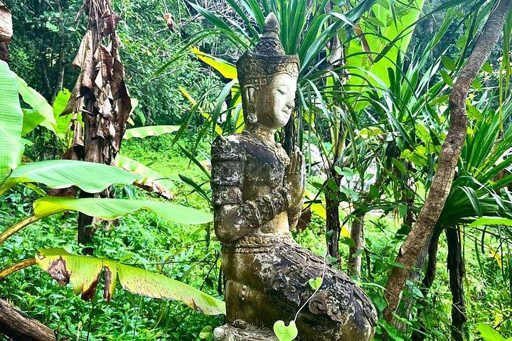 チェンマイ市内観光：象徴的な寺院と展望台