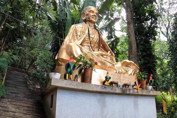 チェンマイ市内観光：象徴的な寺院と展望台