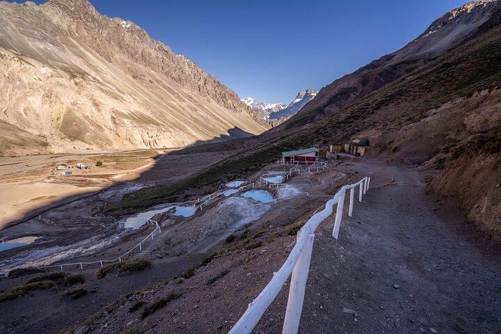 El Yeso Reservoir, Colina Hot Springs und Picknick-Tour ab Santiago