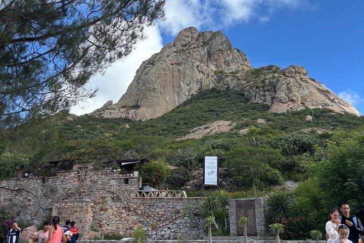 Private Tour nach Peña de Bernal, Wanderung und Weinberg, Glas Wein inklusive