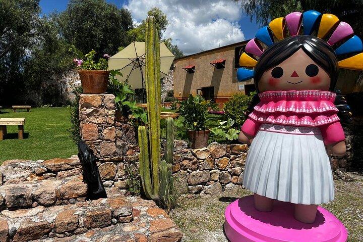 ペーニャ・デ・ベルナルへのプライベートツアー、ハイキングとブドウ園、グラスワイン付き