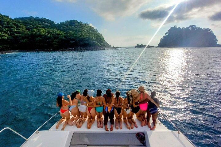 PUBLIC Pacific Lounge Catamaran - Tamarindo SUNSET ervaring