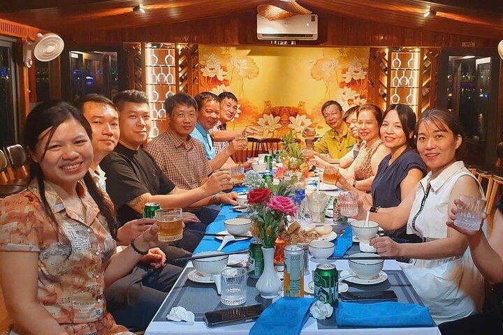 色相：VIPドラゴンボート・ディナークルーズ（香水川）