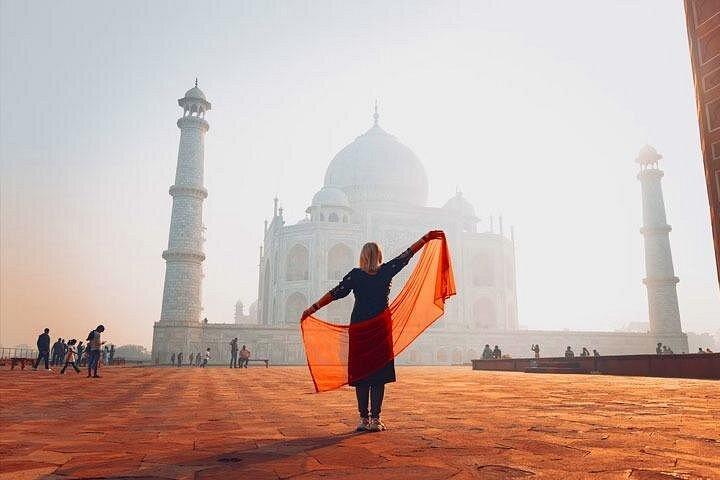 Taj Mahal Tour During Sunrise