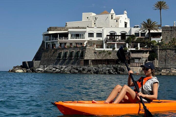 Kajaktour in Ischia mit lokalem Führer