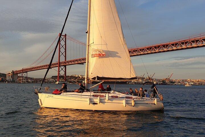 Lissabon Private Boat på Tagus River: Oplev ikoniske seværdigheder