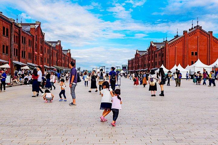 横浜ウォーキングツアーチャイナタウン寺院とベイサイド