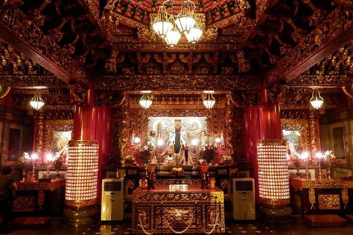 横浜ウォーキングツアーチャイナタウン寺院とベイサイド