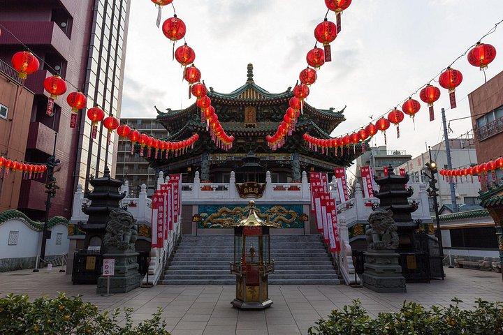 横浜ウォーキングツアーチャイナタウン寺院とベイサイド