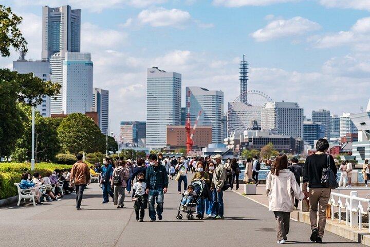 横浜ウォーキングツアーチャイナタウン寺院とベイサイド