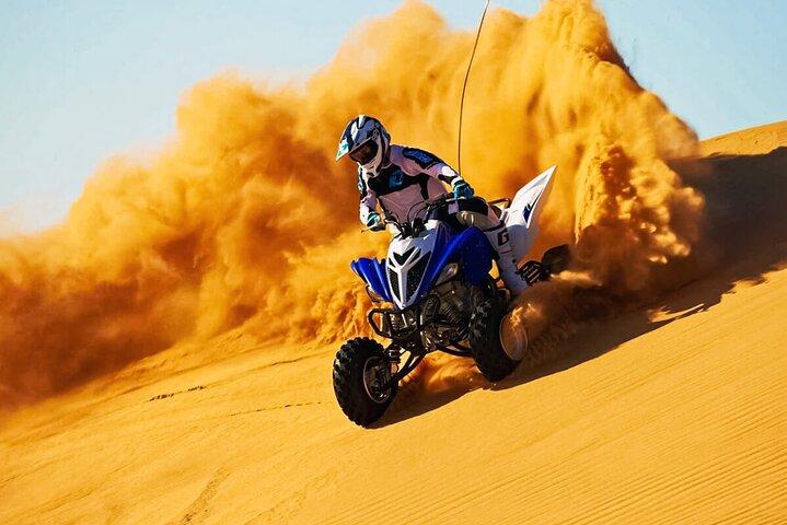 アブダビ砂漠サファリ4x4デューンバッシングATVクワッドショー＆ディナー