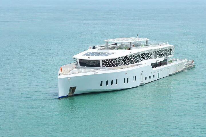 Dubai Marina Yacht Cruise con cena, bevande e intrattenimento