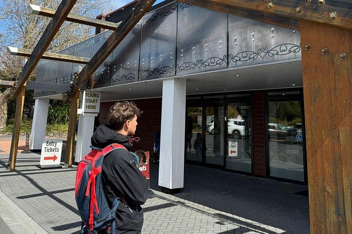 エクス・オークランド：ハカと温泉のあるロトルア・マオリ村