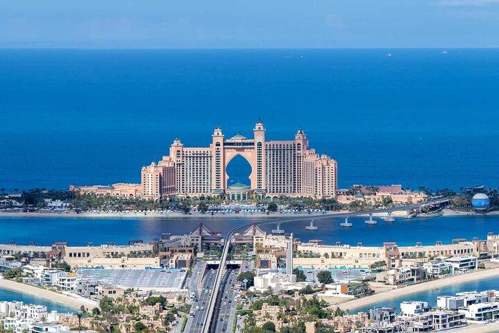 アブダビから輝くドバイへの日帰り旅行