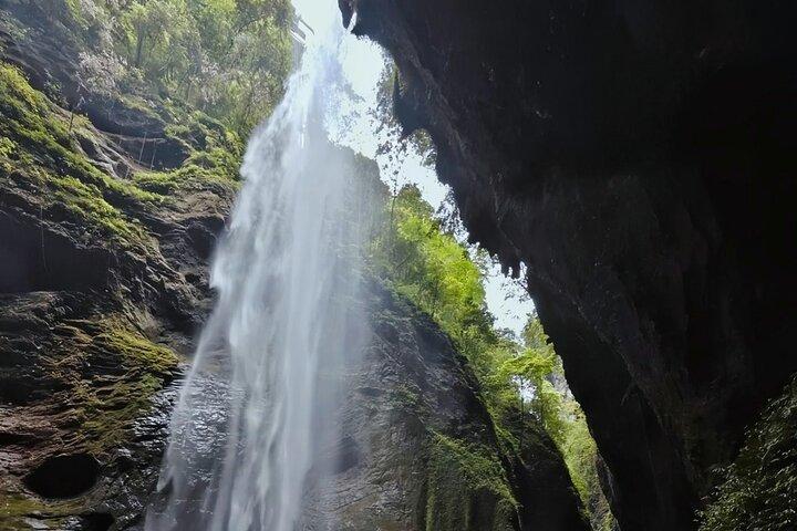 Chongqing Private 1 - Day : Naturstensbron & Fairy Mountain Park