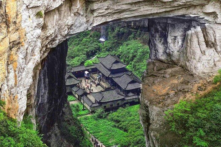 Chongqing Private 1 - Day : Naturstensbron & Fairy Mountain Park
