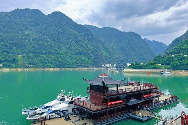 Chongqing Private 1 - Day : Naturstensbron & Fairy Mountain Park