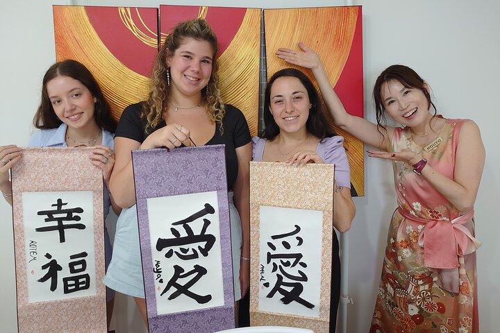 Experiencia de caligrafía tradicional cerca de Dotonbori
