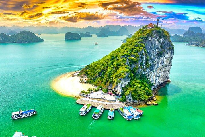 Halong Bay Cruise Premium - The Most Beautiful Show in Ha Long