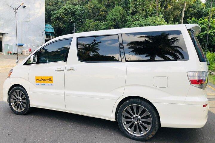 Taxi von Sigiriya oder Dambulla nach Kandy