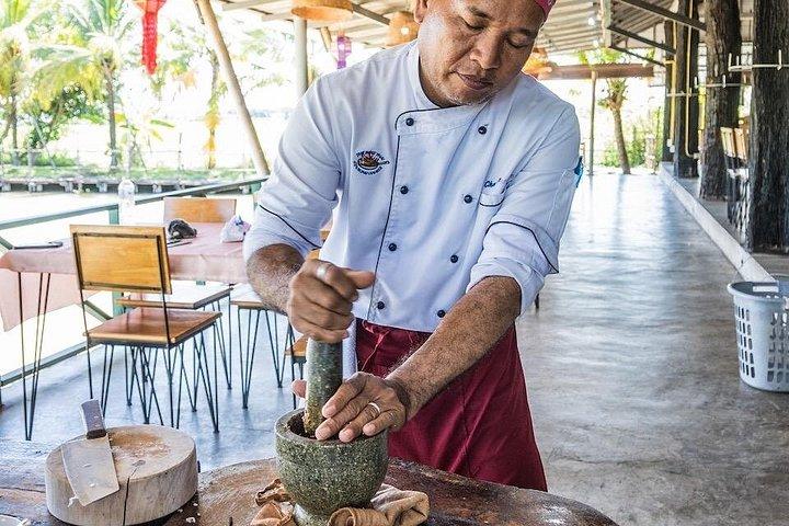 元祖粘りの滝と最高のタイ料理コース
