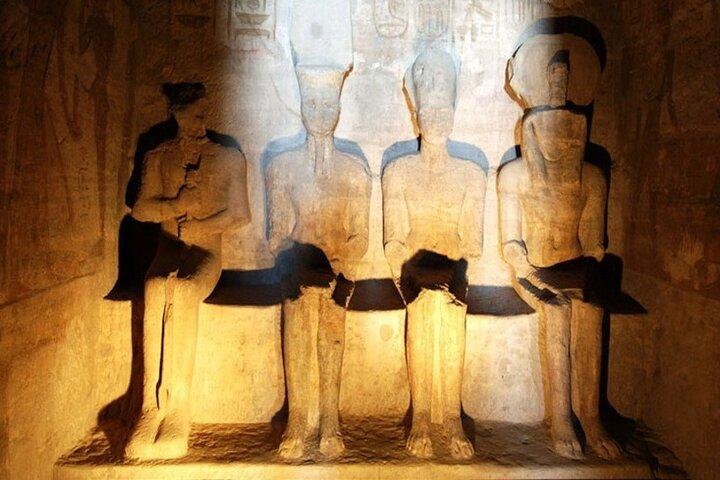 アスワンまたはルクソールからのアブ・シンベル日帰り旅行