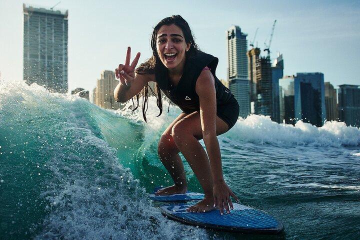 Wakesurf en Wakeboard Avontuur in Dubai Marina Harbour