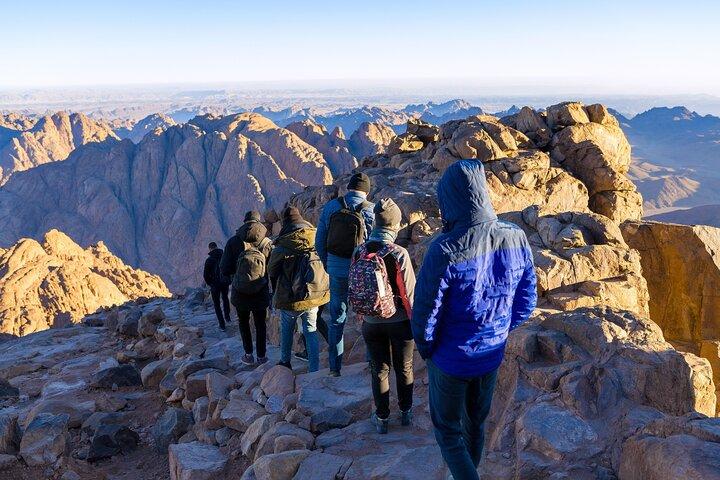Monte Moisés Trekking, nascer do sol e visita ao mosteiro