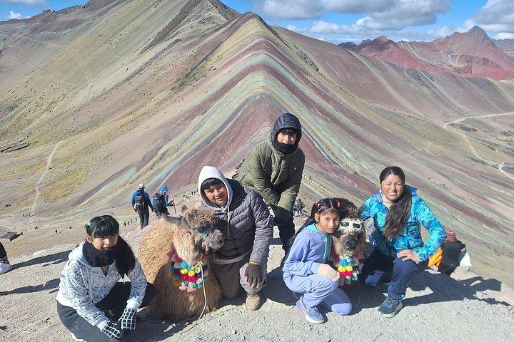 クスコ発レインボーマウンテン・ヴィニクンカツアー – 午前8時出発