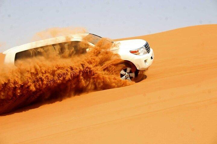 アブダビ砂漠サファリ4x4デューンバッシングATVクワッドショー＆ディナー