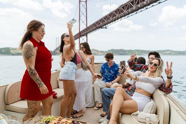 Lisbon Premium Cozy Boat with Pizza & Open Bar