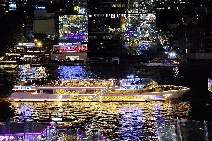 Noah Luxury Dinner Cruise com Show Tradicional em Banguecoque