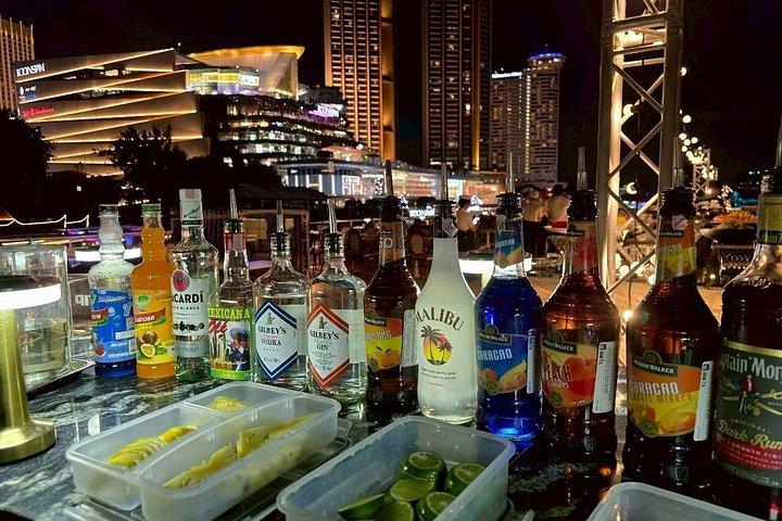 バンコクの伝統的なショーとノア豪華ディナークルーズ