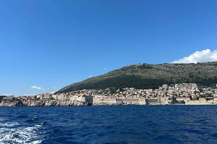 Cavtat、Mlini & Srebrenoからドゥブロヴニク旧市街へのスピードボート送迎