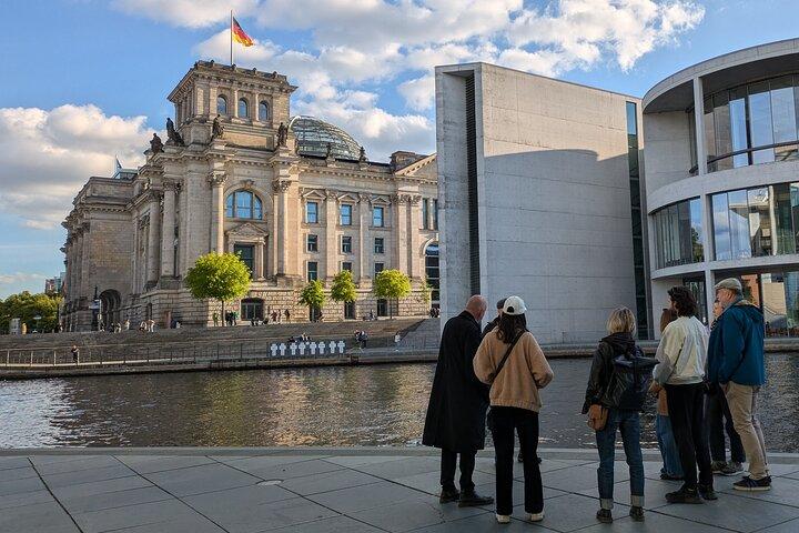 Express Tour Government District plus Visit Reichstag with Dome