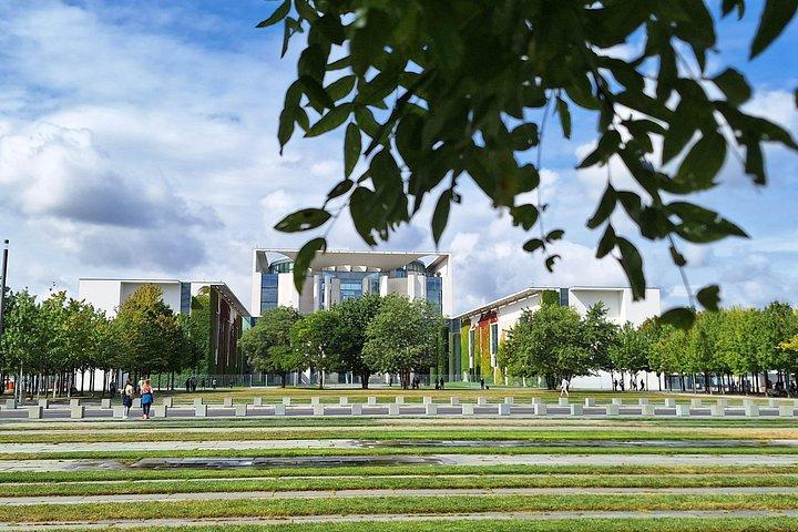 Tour exprés por el distrito gubernamental más visita al Reichstag con su cúpula