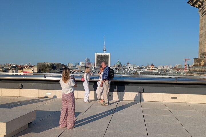 Express Tour Government District plus Visit Reichstag with Dome