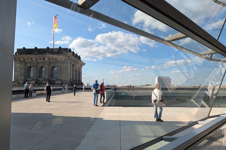 Express Tour Government District plus Visit Reichstag with Dome